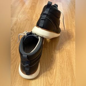 Nike Roshe Run Sneakerboot QS Quilted Black Gray